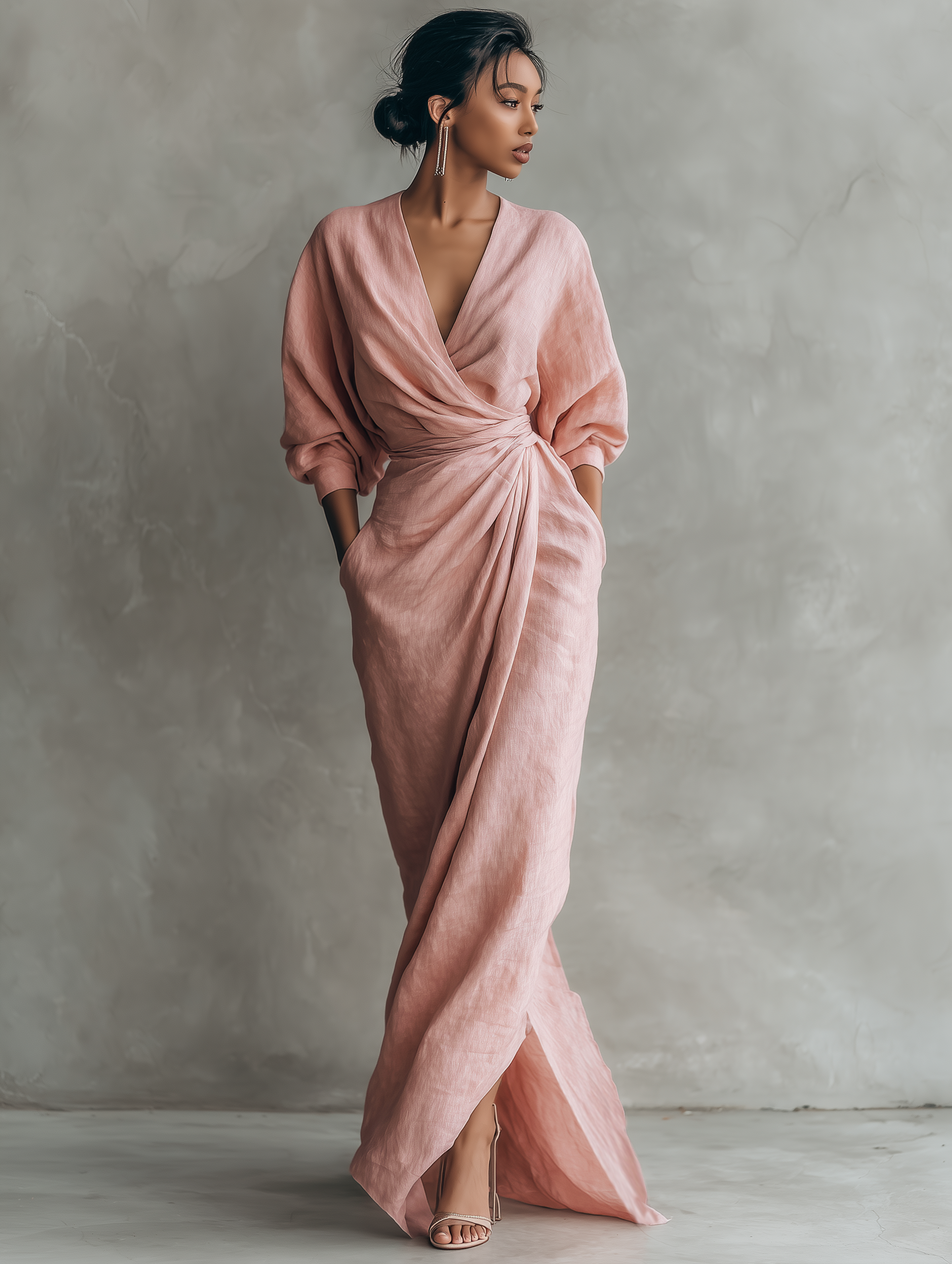 Vestido Lucia Minimalista rosa con escote en V de lino